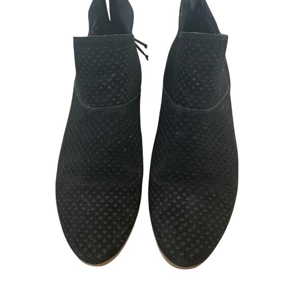 Kenneth Cole REACTION Women's Side Walk Perforated Suede Ankle Boot Size 10 - Picture 1 of 5